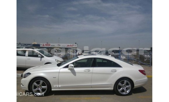 Comprar Importar Mercedes-Benz 190 Branco Carro em Import - Dubai em Bengo Province Comprar Importar Mercedes-Benz 190 Branco Carro em Import - Dubai em Bengo Province