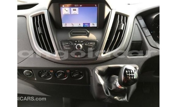 Acheter Import Voiture Ford Club Wagon Blanc à Import - Dubai, Province de Bengo Acheter Import Voiture Ford Club Wagon Blanc à Import - Dubai, Province de Bengo