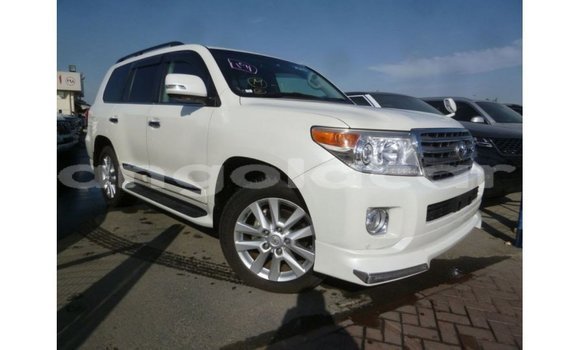 Comprar Importar Toyota Land Cruiser Branco Carro em Import - Dubai em Bengo Province Comprar Importar Toyota Land Cruiser Branco Carro em Import - Dubai em Bengo Province
