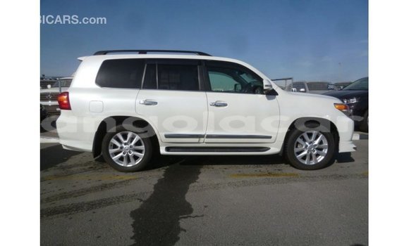 Comprar Importar Toyota Land Cruiser Branco Carro em Import - Dubai em Bengo Province Comprar Importar Toyota Land Cruiser Branco Carro em Import - Dubai em Bengo Province