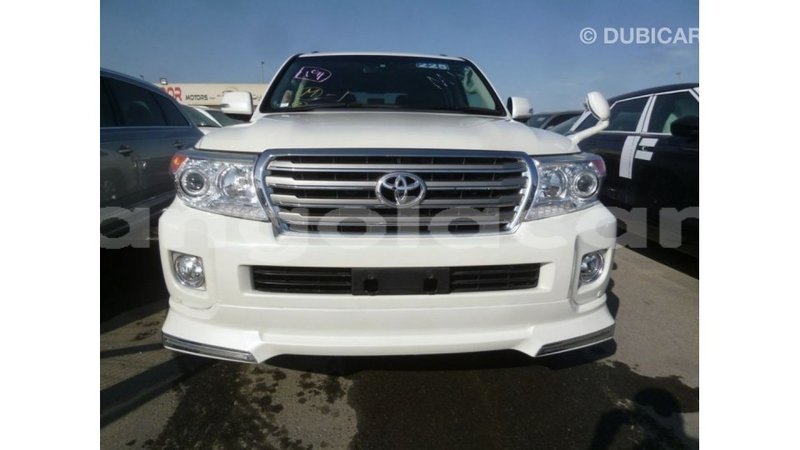 Big with watermark toyota land cruiser bengo province import dubai 7031