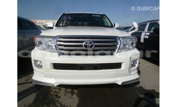 Comprar Importar Toyota Land Cruiser Branco Carro em Import - Dubai em Bengo Province Comprar Importar Toyota Land Cruiser Branco Carro em Import - Dubai em Bengo Province