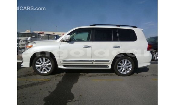 Comprar Importar Toyota Land Cruiser Branco Carro em Import - Dubai em Bengo Province Comprar Importar Toyota Land Cruiser Branco Carro em Import - Dubai em Bengo Province