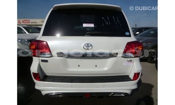 Comprar Importar Toyota Land Cruiser Branco Carro em Import - Dubai em Bengo Province Comprar Importar Toyota Land Cruiser Branco Carro em Import - Dubai em Bengo Province
