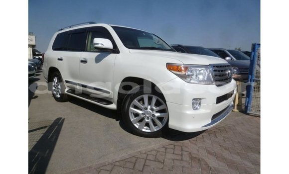 Comprar Importar Toyota Land Cruiser Branco Carro em Import - Dubai em Bengo Province Comprar Importar Toyota Land Cruiser Branco Carro em Import - Dubai em Bengo Province