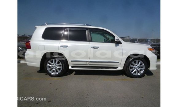 Comprar Importar Toyota Land Cruiser Branco Carro em Import - Dubai em Bengo Province Comprar Importar Toyota Land Cruiser Branco Carro em Import - Dubai em Bengo Province