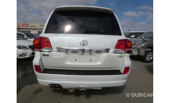 Comprar Importar Toyota Land Cruiser Branco Carro em Import - Dubai em Bengo Province Comprar Importar Toyota Land Cruiser Branco Carro em Import - Dubai em Bengo Province