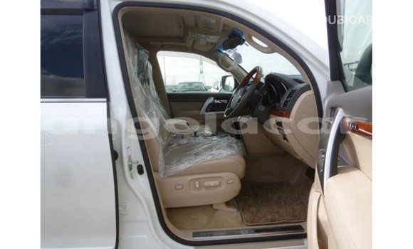 Comprar Importar Toyota Land Cruiser Branco Carro em Import - Dubai em Bengo Province Comprar Importar Toyota Land Cruiser Branco Carro em Import - Dubai em Bengo Province