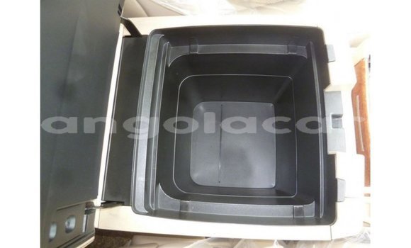 Comprar Importar Toyota Land Cruiser Branco Carro em Import - Dubai em Bengo Province Comprar Importar Toyota Land Cruiser Branco Carro em Import - Dubai em Bengo Province