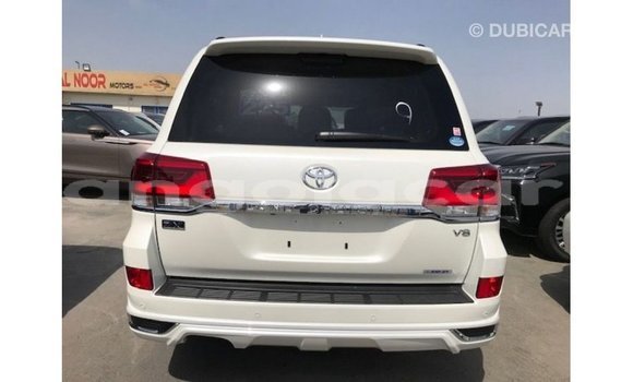 Comprar Importar Toyota Land Cruiser Branco Carro em Import - Dubai em Bengo Province Comprar Importar Toyota Land Cruiser Branco Carro em Import - Dubai em Bengo Province