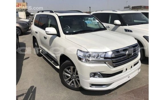 Comprar Importar Toyota Land Cruiser Branco Carro em Import - Dubai em Bengo Province Comprar Importar Toyota Land Cruiser Branco Carro em Import - Dubai em Bengo Province