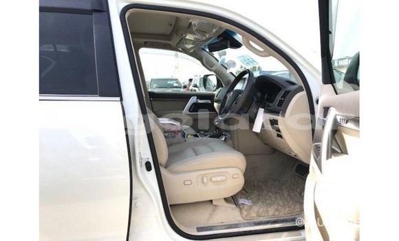 Comprar Importar Toyota Land Cruiser Branco Carro em Import - Dubai em Bengo Province Comprar Importar Toyota Land Cruiser Branco Carro em Import - Dubai em Bengo Province