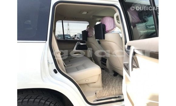 Comprar Importar Toyota Land Cruiser Branco Carro em Import - Dubai em Bengo Province Comprar Importar Toyota Land Cruiser Branco Carro em Import - Dubai em Bengo Province
