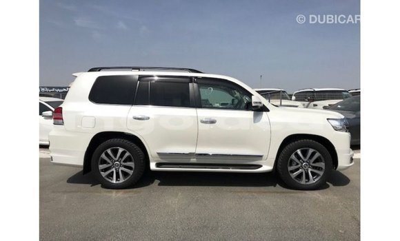 Comprar Importar Toyota Land Cruiser Branco Carro em Import - Dubai em Bengo Province Comprar Importar Toyota Land Cruiser Branco Carro em Import - Dubai em Bengo Province