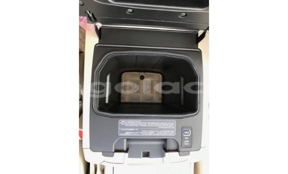 Comprar Importar Toyota Land Cruiser Branco Carro em Import - Dubai em Bengo Province Comprar Importar Toyota Land Cruiser Branco Carro em Import - Dubai em Bengo Province