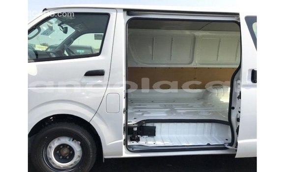 Comprar Importar Toyota Hiace Branco Carro em Import - Dubai em Bengo Province Comprar Importar Toyota Hiace Branco Carro em Import - Dubai em Bengo Province