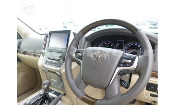 Comprar Importar Toyota Land Cruiser Branco Carro em Import - Dubai em Bengo Province Comprar Importar Toyota Land Cruiser Branco Carro em Import - Dubai em Bengo Province