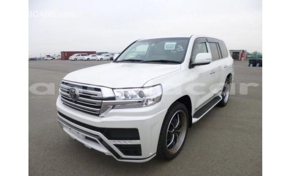 Comprar Importar Toyota Land Cruiser Branco Carro em Import - Dubai em Bengo Province Comprar Importar Toyota Land Cruiser Branco Carro em Import - Dubai em Bengo Province