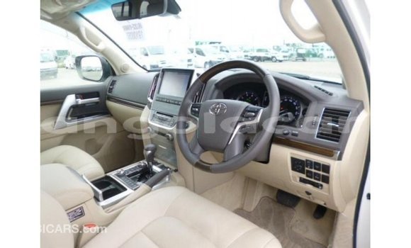 Comprar Importar Toyota Land Cruiser Branco Carro em Import - Dubai em Bengo Province Comprar Importar Toyota Land Cruiser Branco Carro em Import - Dubai em Bengo Province