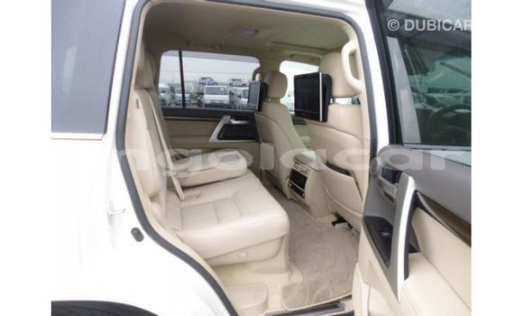 Comprar Importar Toyota Land Cruiser Branco Carro em Import - Dubai em Bengo Province Comprar Importar Toyota Land Cruiser Branco Carro em Import - Dubai em Bengo Province