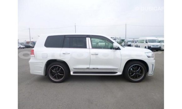 Comprar Importar Toyota Land Cruiser Branco Carro em Import - Dubai em Bengo Province Comprar Importar Toyota Land Cruiser Branco Carro em Import - Dubai em Bengo Province