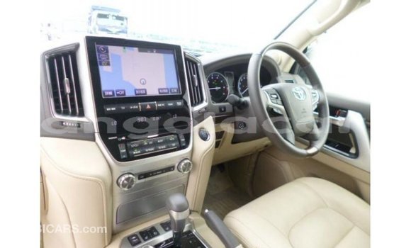 Comprar Importar Toyota Land Cruiser Branco Carro em Import - Dubai em Bengo Province Comprar Importar Toyota Land Cruiser Branco Carro em Import - Dubai em Bengo Province