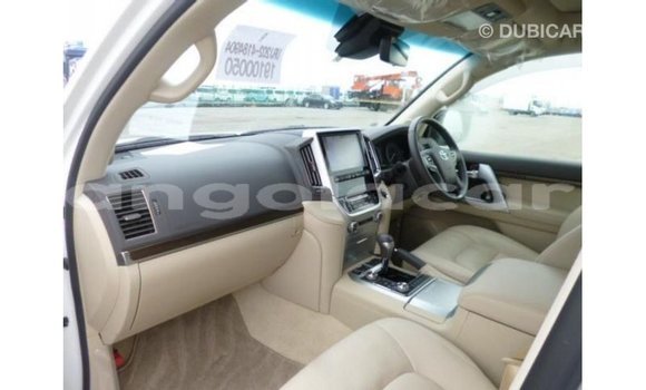 Comprar Importar Toyota Land Cruiser Branco Carro em Import - Dubai em Bengo Province Comprar Importar Toyota Land Cruiser Branco Carro em Import - Dubai em Bengo Province