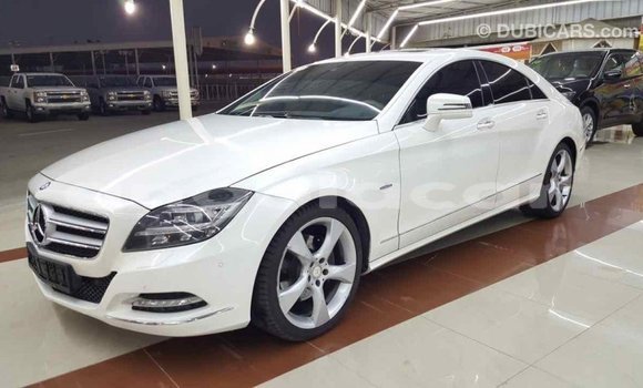 Comprar Importar Mercedes-Benz 190 (W201) Branco Carro em Import - Dubai em Bengo Province Comprar Importar Mercedes-Benz 190 (W201) Branco Carro em Import - Dubai em Bengo Province