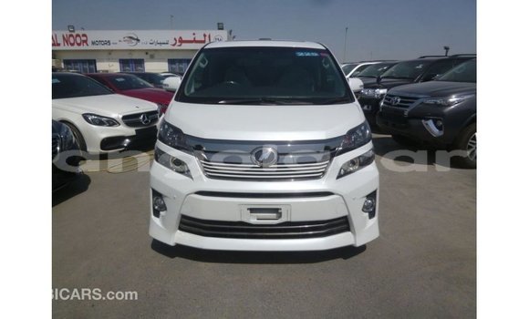 Comprar Importar Toyota Vellfire Branco Carro em Import - Dubai em Bengo Province Comprar Importar Toyota Vellfire Branco Carro em Import - Dubai em Bengo Province