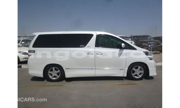 Comprar Importar Toyota Vellfire Branco Carro em Import - Dubai em Bengo Province Comprar Importar Toyota Vellfire Branco Carro em Import - Dubai em Bengo Province