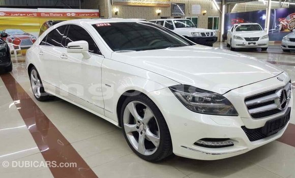 Comprar Importar Mercedes-Benz 190 (W201) Branco Carro em Import - Dubai em Bengo Province Comprar Importar Mercedes-Benz 190 (W201) Branco Carro em Import - Dubai em Bengo Province