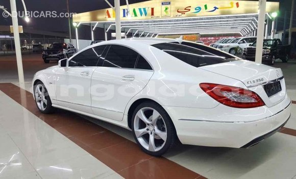 Comprar Importar Mercedes-Benz 190 (W201) Branco Carro em Import - Dubai em Bengo Province Comprar Importar Mercedes-Benz 190 (W201) Branco Carro em Import - Dubai em Bengo Province