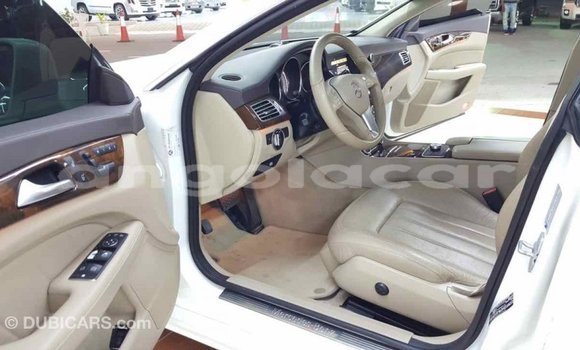 Comprar Importar Mercedes-Benz 190 (W201) Branco Carro em Import - Dubai em Bengo Province Comprar Importar Mercedes-Benz 190 (W201) Branco Carro em Import - Dubai em Bengo Province