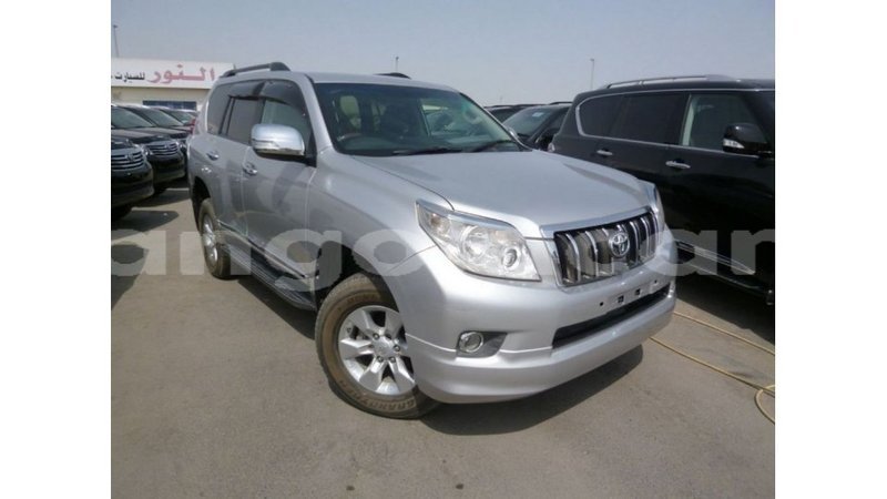 Big with watermark toyota prado bengo province import dubai 7052