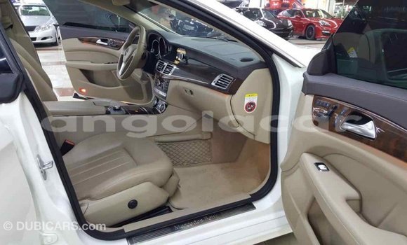 Comprar Importar Mercedes-Benz 190 (W201) Branco Carro em Import - Dubai em Bengo Province Comprar Importar Mercedes-Benz 190 (W201) Branco Carro em Import - Dubai em Bengo Province