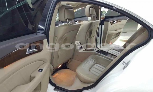 Comprar Importar Mercedes-Benz 190 (W201) Branco Carro em Import - Dubai em Bengo Province Comprar Importar Mercedes-Benz 190 (W201) Branco Carro em Import - Dubai em Bengo Province