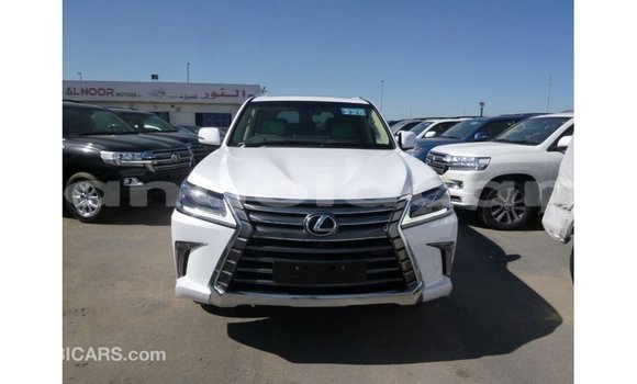 Comprar Importar Lexus LX Branco Carro em Import - Dubai em Bengo Province Comprar Importar Lexus LX Branco Carro em Import - Dubai em Bengo Province