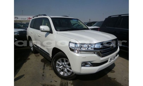 Comprar Importar Toyota Land Cruiser Branco Carro em Import - Dubai em Bengo Province Comprar Importar Toyota Land Cruiser Branco Carro em Import - Dubai em Bengo Province