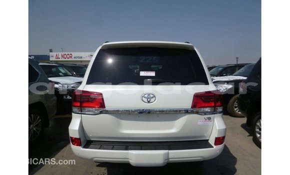 Comprar Importar Toyota Land Cruiser Branco Carro em Import - Dubai em Bengo Province Comprar Importar Toyota Land Cruiser Branco Carro em Import - Dubai em Bengo Province