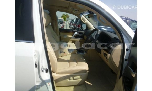 Comprar Importar Toyota Land Cruiser Branco Carro em Import - Dubai em Bengo Province Comprar Importar Toyota Land Cruiser Branco Carro em Import - Dubai em Bengo Province