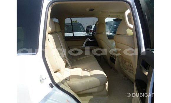 Comprar Importar Toyota Land Cruiser Branco Carro em Import - Dubai em Bengo Province Comprar Importar Toyota Land Cruiser Branco Carro em Import - Dubai em Bengo Province