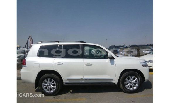 Comprar Importar Toyota Land Cruiser Branco Carro em Import - Dubai em Bengo Province Comprar Importar Toyota Land Cruiser Branco Carro em Import - Dubai em Bengo Province