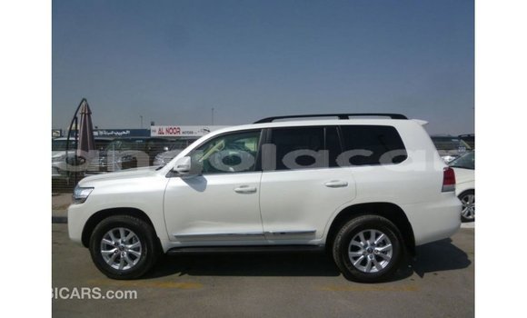 Comprar Importar Toyota Land Cruiser Branco Carro em Import - Dubai em Bengo Province Comprar Importar Toyota Land Cruiser Branco Carro em Import - Dubai em Bengo Province