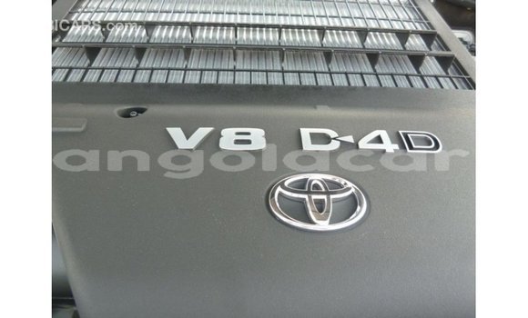 Comprar Importar Toyota Land Cruiser Branco Carro em Import - Dubai em Bengo Province Comprar Importar Toyota Land Cruiser Branco Carro em Import - Dubai em Bengo Province