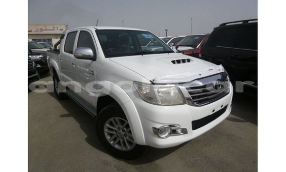 Comprar Importar Toyota Hilux Branco Carro em Import - Dubai em Bengo Province Comprar Importar Toyota Hilux Branco Carro em Import - Dubai em Bengo Province