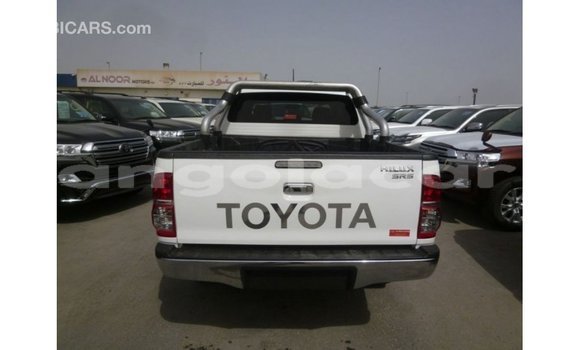 Comprar Importar Toyota Hilux Branco Carro em Import - Dubai em Bengo Province Comprar Importar Toyota Hilux Branco Carro em Import - Dubai em Bengo Province
