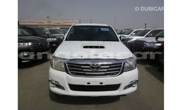 Comprar Importar Toyota Hilux Branco Carro em Import - Dubai em Bengo Province Comprar Importar Toyota Hilux Branco Carro em Import - Dubai em Bengo Province