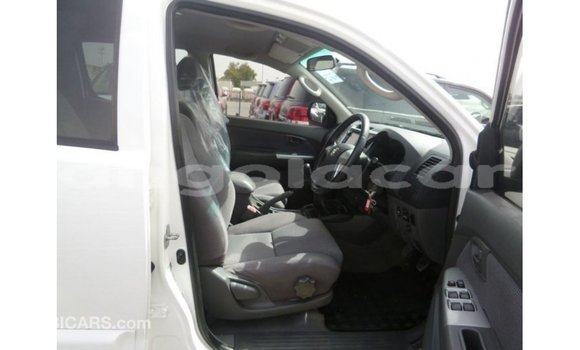 Comprar Importar Toyota Hilux Branco Carro em Import - Dubai em Bengo Province Comprar Importar Toyota Hilux Branco Carro em Import - Dubai em Bengo Province