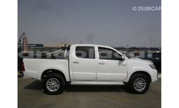 Comprar Importar Toyota Hilux Branco Carro em Import - Dubai em Bengo Province Comprar Importar Toyota Hilux Branco Carro em Import - Dubai em Bengo Province