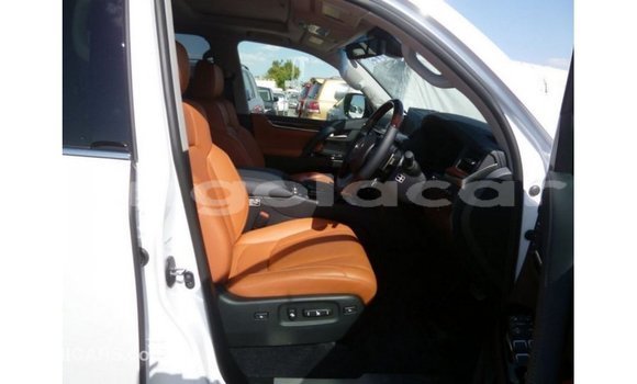 Comprar Importar Lexus LX Branco Carro em Import - Dubai em Bengo Province Comprar Importar Lexus LX Branco Carro em Import - Dubai em Bengo Province